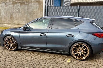 Seat Leon 77.900 km 18.500 &euro; Bremerhaven 27570