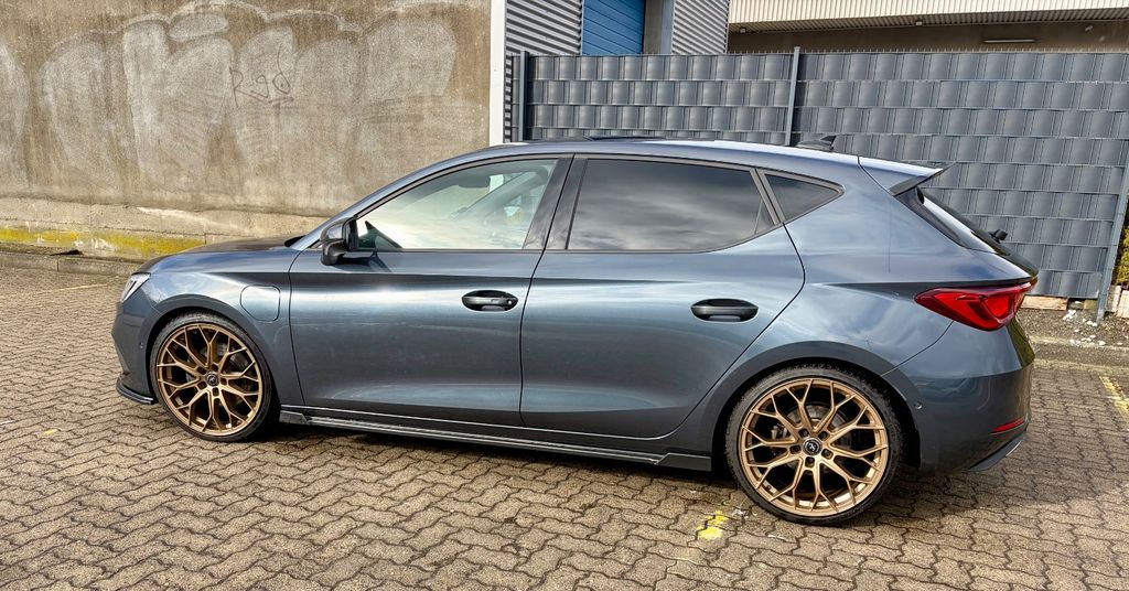 Seat Leon 77.900 km 18.500 &euro; Bremerhaven 27570