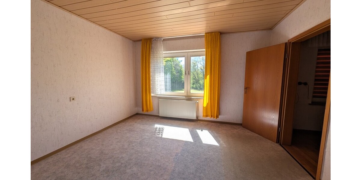 Großes Grundstück in Hüllhorst: Einfamilienhaus mit Potenzial zur Neugestaltung - Grundstück Hüllhorst | Angebot:26905367