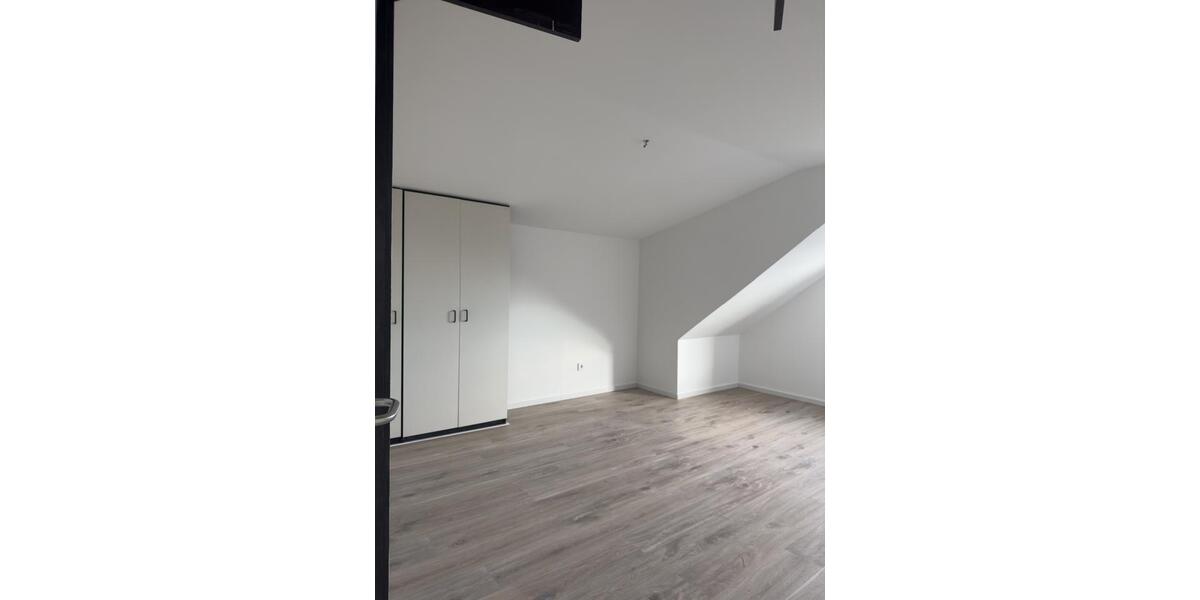 2-Zimmer Dachgeschoßwohnung mit Balkon in Niederkassel-Mondorf 2 zimmer