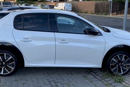 Peugeot 208 25.000 km 9.500 &euro; Hamburg 22393