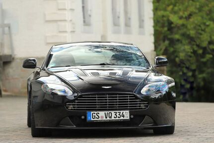 Aston Martin V12 Vantage