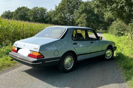 Saab 900