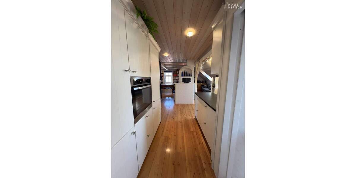 Historische Immobilie im Schweizer Stil: Saniertes Dreifamilienhaus mit Garten & Garage 8 zimmer