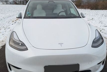 Tesla Model Y 23.100 km 39.900 &euro; Overath 51491