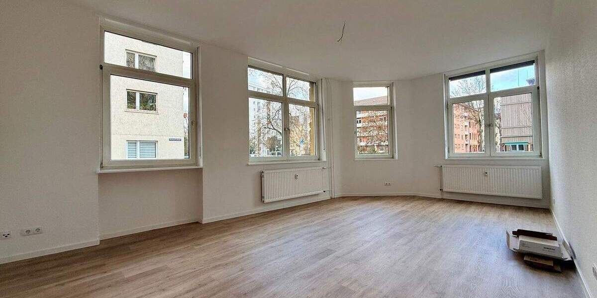 Erstbezug nach Sanierung - helle 3 ZKB-Erdgeschoss Altbauwohnung 3 zimmer