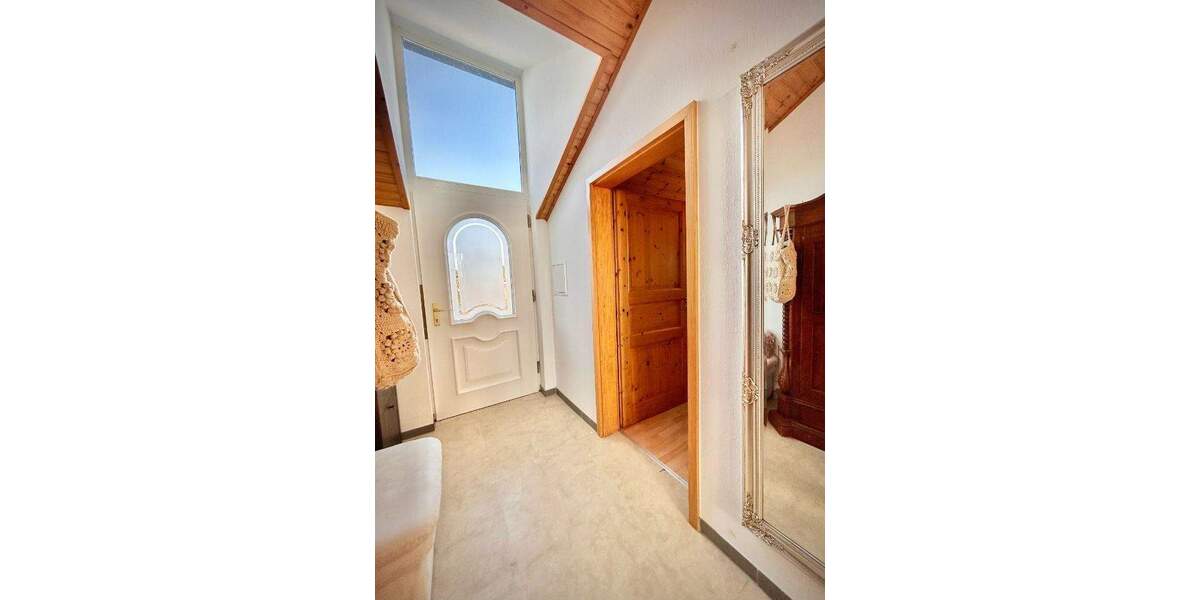 schönes, ruhiges und zentral gelegenes Einfamilienhaus mit zwei Garagen zu verkaufen 1 zimmer