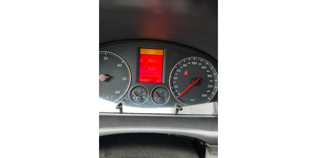 VW Touran 289.000 km 1.800 &euro; Halver 58553