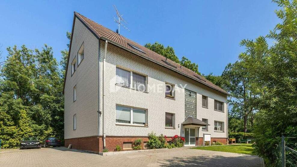 Charmante 3-Zimmer-Dachgeschosswohnung mit Keller, Garage und schönem Ausblick 3 zimmer