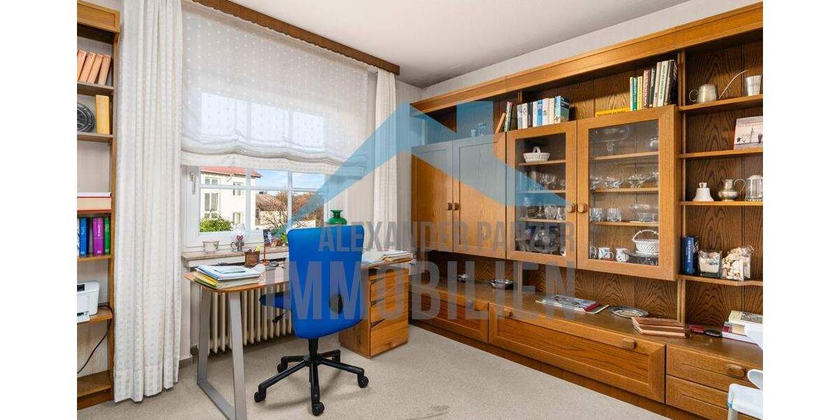 Großzügiges Zweifamilienhaus mit viel Platz in zentraler Lage von Lohfelden! 7 zimmer