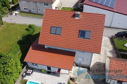 IMMOBILIEN LERCHENBERGER: Komplett saniertes Zweifamilienhaus in zentraler Lage von Wallersdorf 6 zimmer