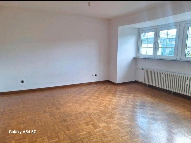 Etagenwohnung Mönchengladbach Nord - 5 Zimmer, 170 m&sup2;, 2.000&euro; | Angebot:24366967