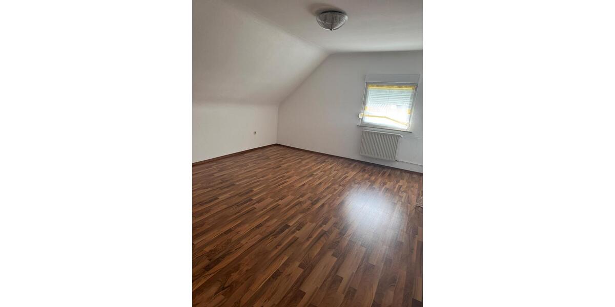Maisonettenwohnung Lebach - 7 Zimmer, 165 m&sup2;, 1.400&euro; | Angebot:26184102