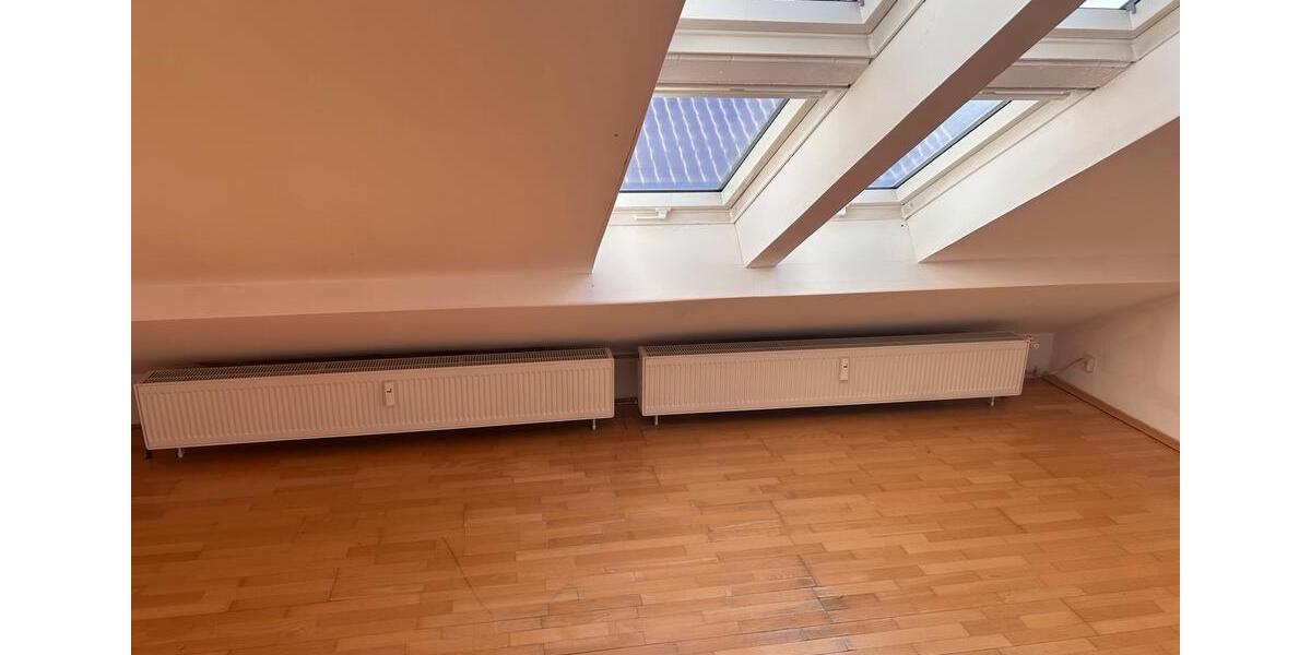 Dachgeschoßwohnung Straßkirchen - 3 Zimmer, 100 m&sup2;, 650&euro; | Angebot:26161568