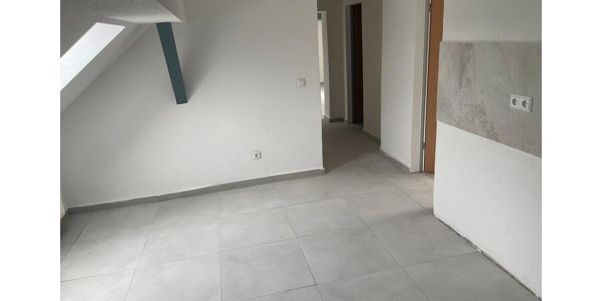 Dachgeschoßwohnung Dessau-Roßlau Dessau - 3 Zimmer, 75 m&sup2;, 480&euro; | Angebot:26505043
