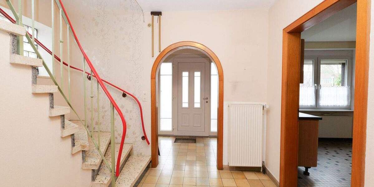 Zentral gelegenes Haus mit schönem Grundstück und Entwicklungspotenzial! 4 zimmer