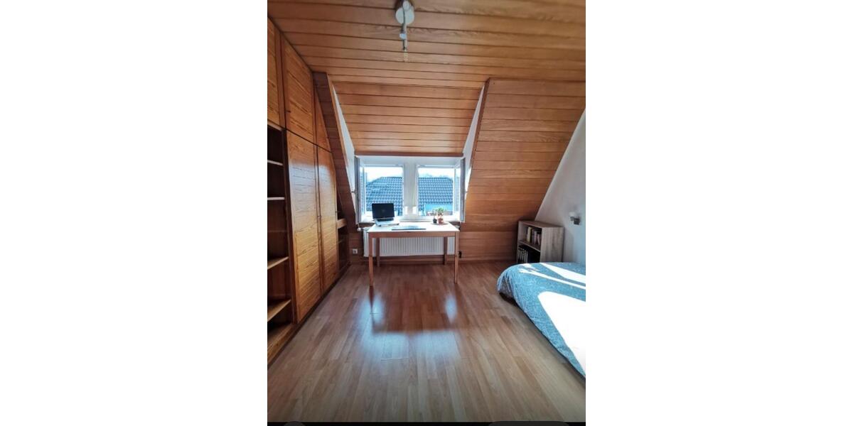 2-Zimmer DG Wohnung in Stuttgart Ost teilmöbliert WG geeignet 2 zimmer