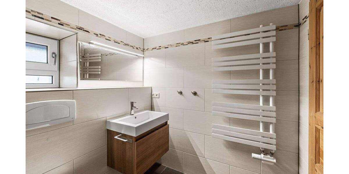 Einfamilienhaus Hilzingen - 7 Zimmer, 215 m&sup2;, 585.000&euro; | Angebot:25879468