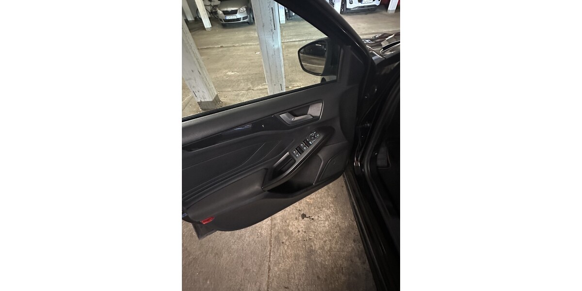 Ford Focus 35.099 km 19.600 &euro; Köln 50667