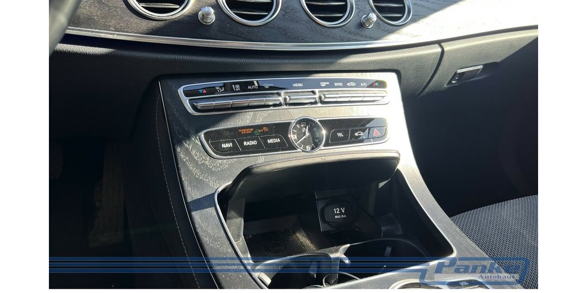 Mercedes-Benz E 200 T-Modell 9G*LED*RFK*NAV*SHZ*Ambient*TotW* 61.566 km 24.990 &euro; Berlin 13187