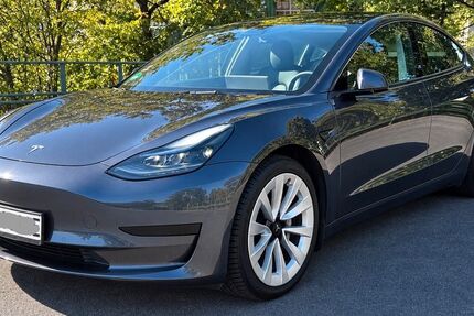 Tesla Model 3 63.500 km 26.490 &euro; Berlin 12163