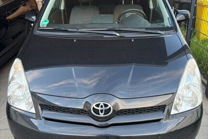 Toyota Corolla Verso 206.000 km 2.900 &euro; Nauen 14641