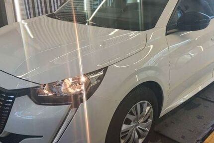 Peugeot 208 26.727 km 10.900 &euro; Kassel 34134