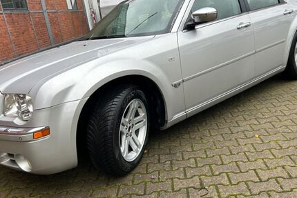 Chrysler 300C 41.260 km 13.999 € Köln 51069
