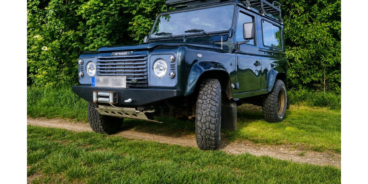 Land Rover Defender 143.338 km 25.900 &euro; München 81927