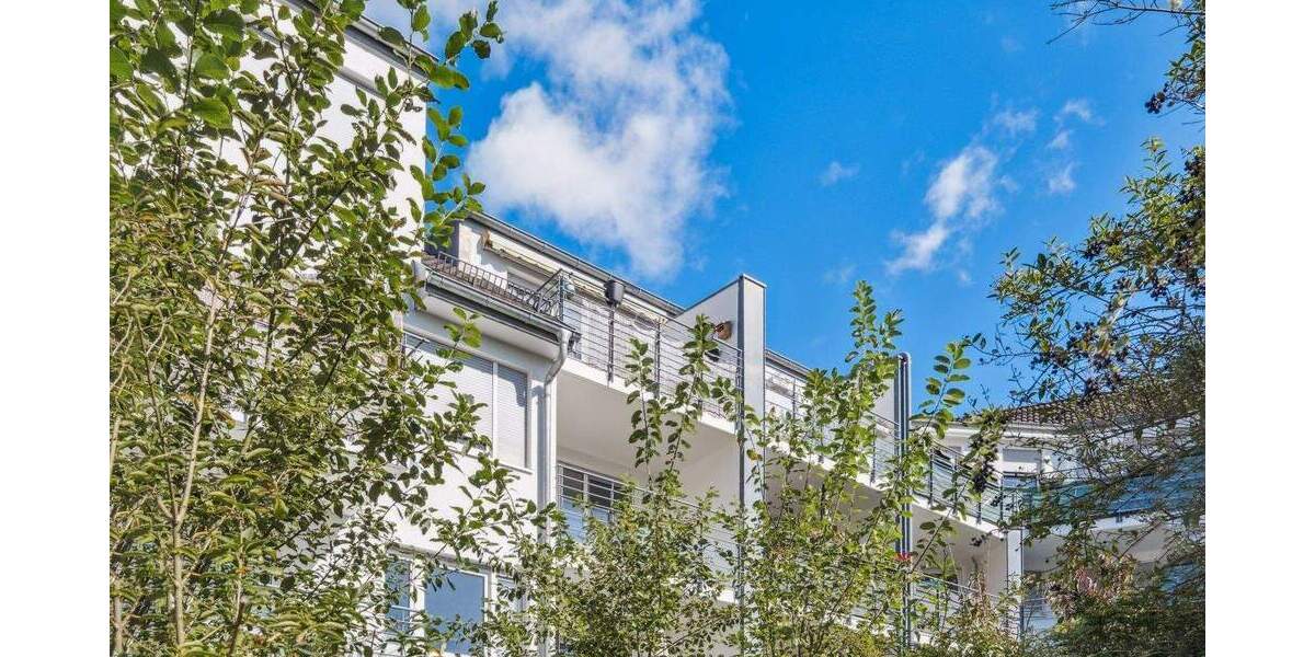 Mit Weitblick ins neue Jahr - Freie Wohnung mit Balkon und Tiefgaragenstellplatz 3 zimmer