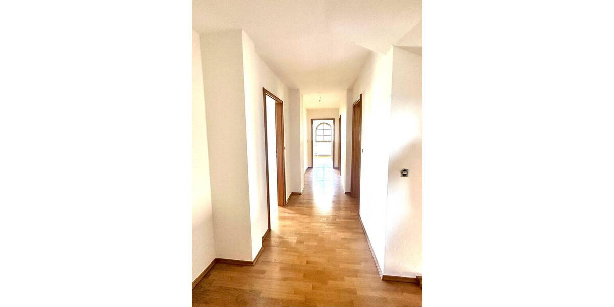 Einfamilienhaus Coburg - 7 Zimmer, 200 m&sup2;, 1.800&euro; | Angebot:26542410