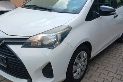 Toyota Yaris 120.500 km 5.900 &euro; Berlin-Mariendorf 12109