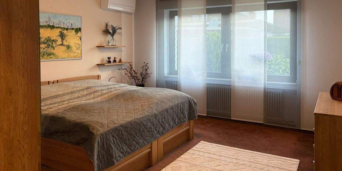 *RESERVIERT* Repräsentativer Flachdach-Bungalow in hervorragendem Zustand mit uneinsehbarem Grundstück und Garage! 5 zimmer