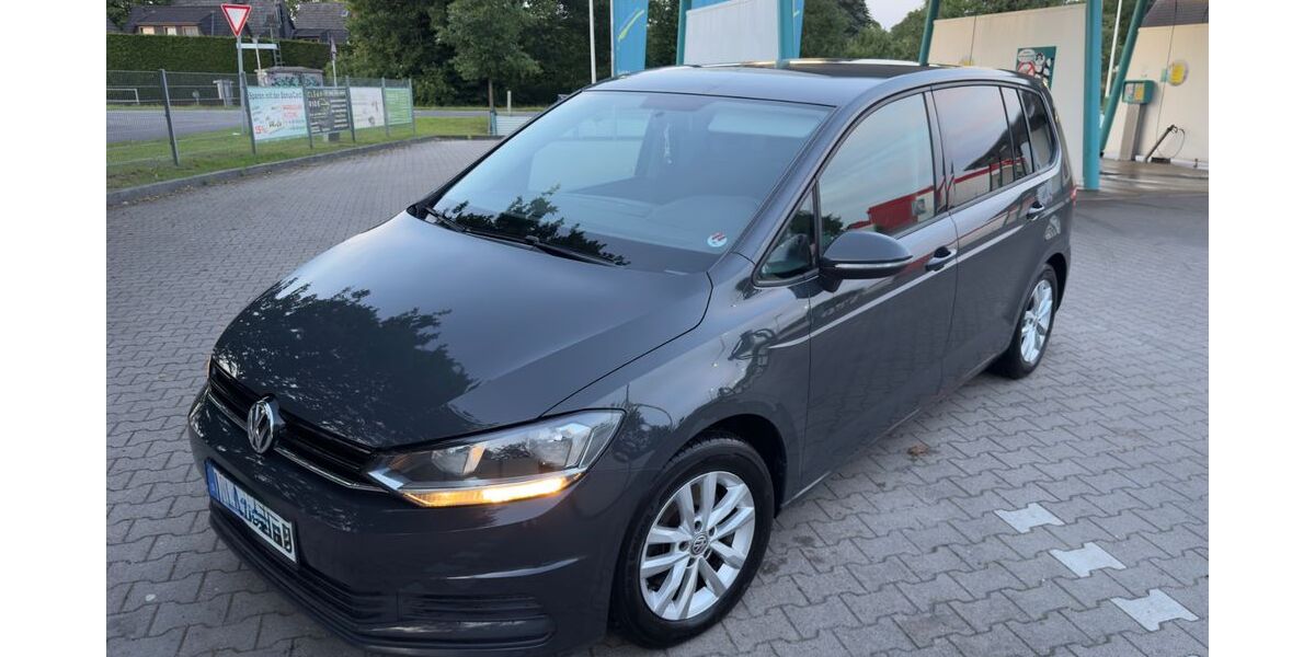 VW Touran 155.500 km 10.499 &euro; Neumünster 24537