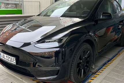 Tesla Model Y 25.000 km 35.900 &euro; München 80639