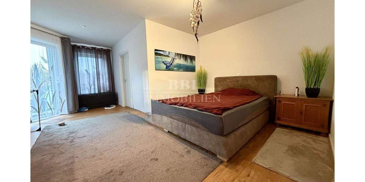 Neuwertige- Wunderschöne, großzügige 3 Zimmer Wohnung mit Balkon und Fahrstuhl 3 zimmer