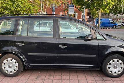 VW Touran 148.000 km 4.300 &euro; Berlin 10557
