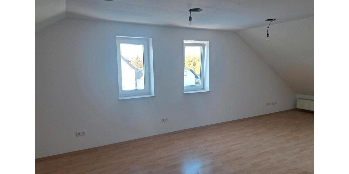 Dachgeschosswohnung im Ortskern von Neuhof 2 zimmer