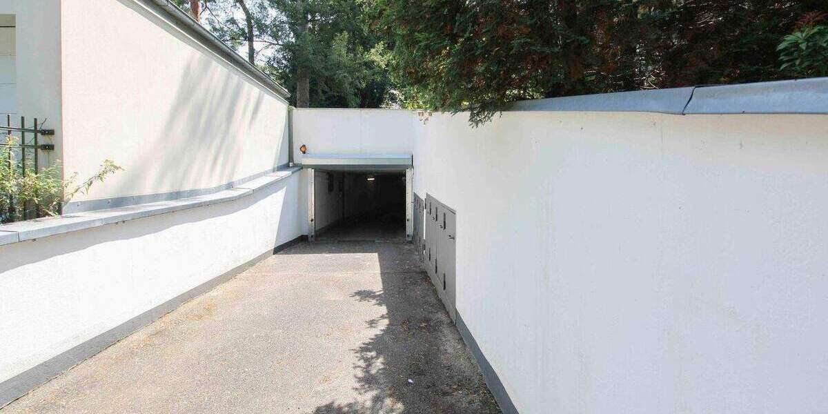 Bezugsfrei: Gepflegtes 3,5-Zi.-Reihenmittelhaus mit Tiefgarage und Garten in Nikolassee! 3 zimmer