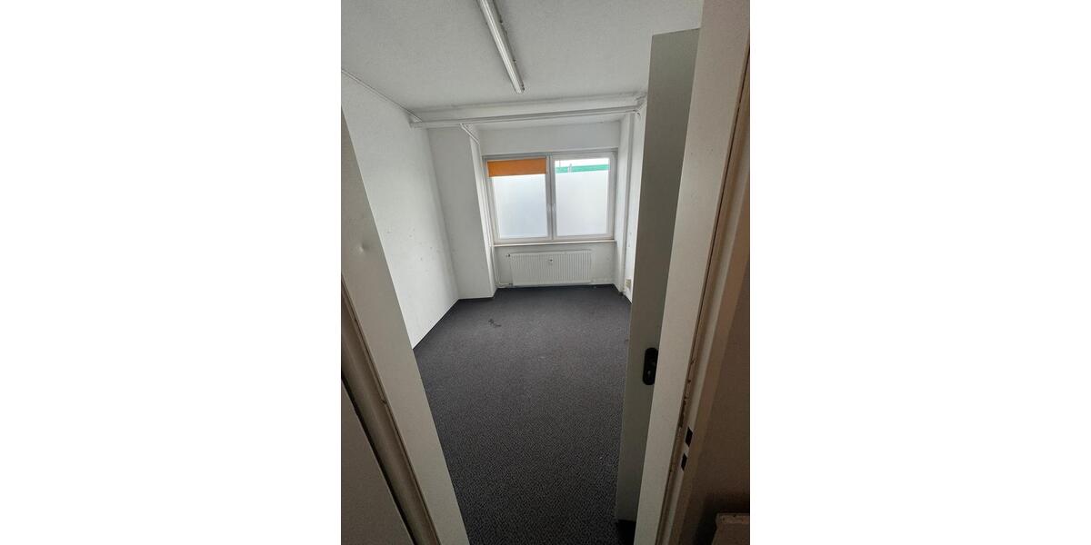 220qm Ausstellungsfläche mit Showfenster -Altwarmbüchen Gewerbeg zimmer