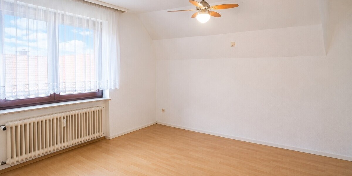 Ihr Deal: 3 Häuschen, 3 Garagen, bis zu 5 WE, davon nur 2 vermietet. HEIZUNG IST NEU! - Mehrfamilienhaus, Wohnhaus Schmitten | Angebot:26781264