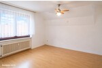 Ihr Deal: 3 Häuschen, 3 Garagen, bis zu 5 WE, davon nur 2 vermietet. HEIZUNG IST NEU! - Mehrfamilienhaus, Wohnhaus Schmitten | Angebot:26781264