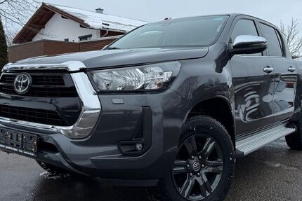 Toyota Hilux 4.990 km 44.989 &euro; Seeg 87637