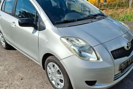 Toyota Yaris 102.000 km 2.699 € Eichenzell 36124