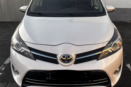 Toyota Verso 126.700 km 11.990 &euro; Dreieich 63303