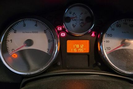 Peugeot 207 116.300 km 2.490 &euro; Alt Meteln 19069