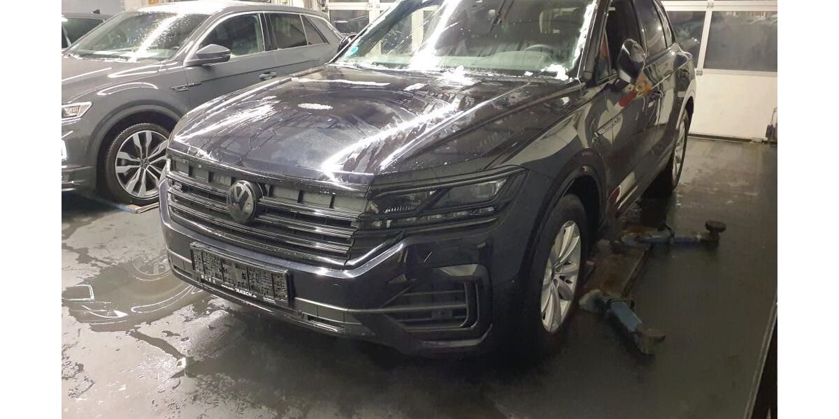 VW Touareg 118.475 km 39.990 &euro; Braunschweig 38122