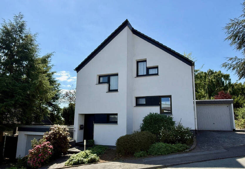 FröndenbergRuhr: Split-Level-Einfamilienhaus in bevorzugter Wohnlage - Ein echtes Liebhaberstück!