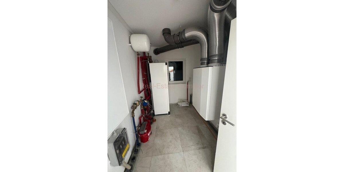 Einfamilienhaus Eschenbach in der Oberpfalz - 4 Zimmer, 126 m&sup2;, 2.100&euro; | Angebot:26348912