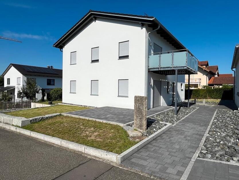 Neuwertiges, exklusives Zweifamilienhaus - sonnige Lage in Rötz